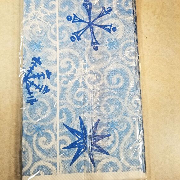 Table Cover Vintage Sealed Christmas Snowflake Swirl 54" x 96" Crepe Paper - Picture 5 of 6